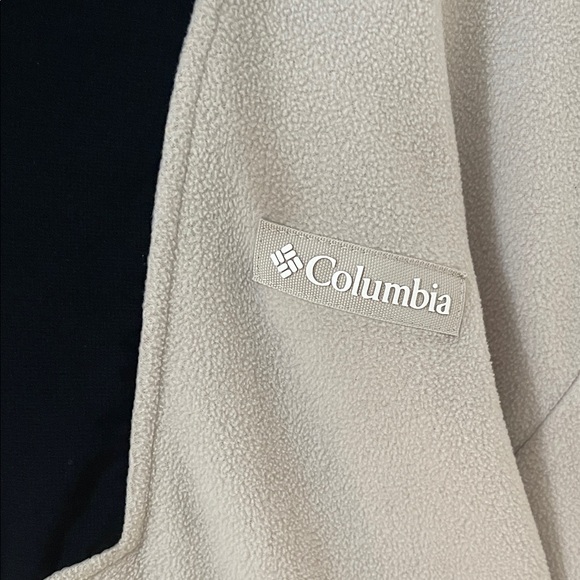 Columbia Tan and Black Fleece Pullover - Picture 2 of 5